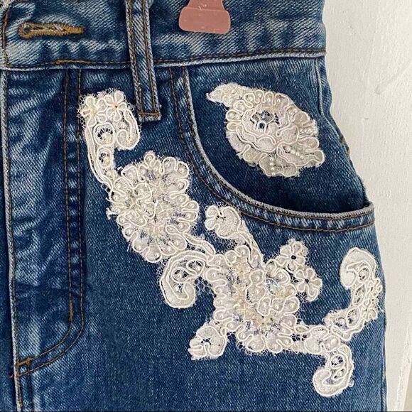 VINTAGE Guess High Waisted Short Denim Skirt (27) 90's Beaded & Lace Accents - Picture 4 of 7